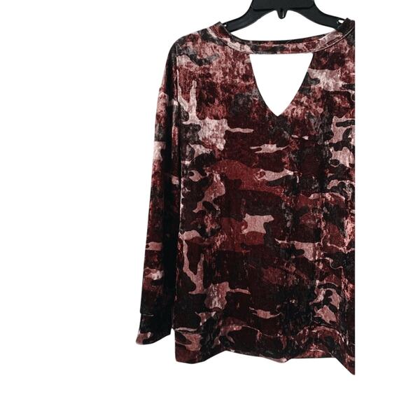 Camoflage Velvet cutout long sleeve top NEW - Picture 6 of 7